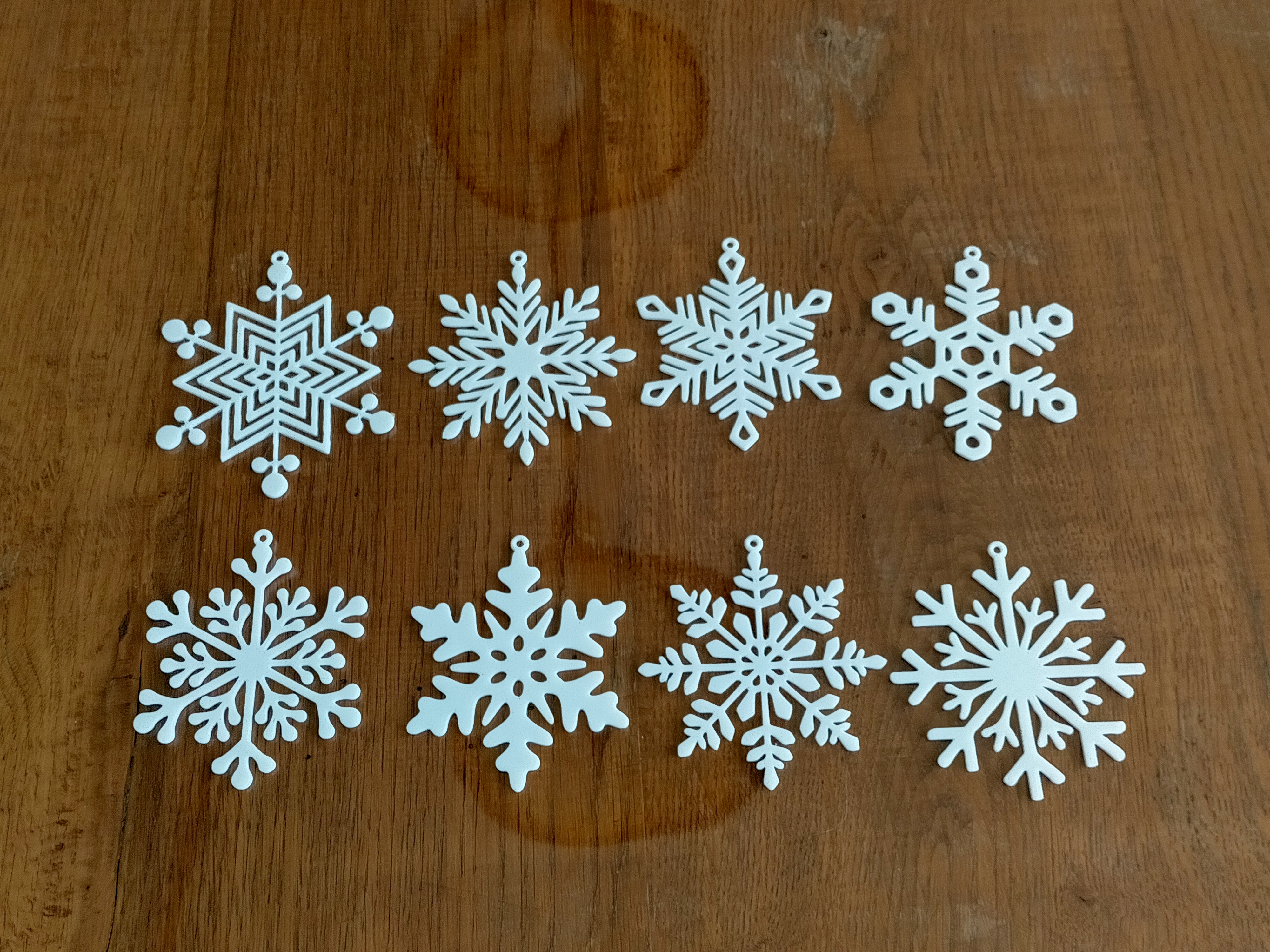 Pack N° 3 - 8 flocons de neige à suspendre - 8 snowflakes to hang preview