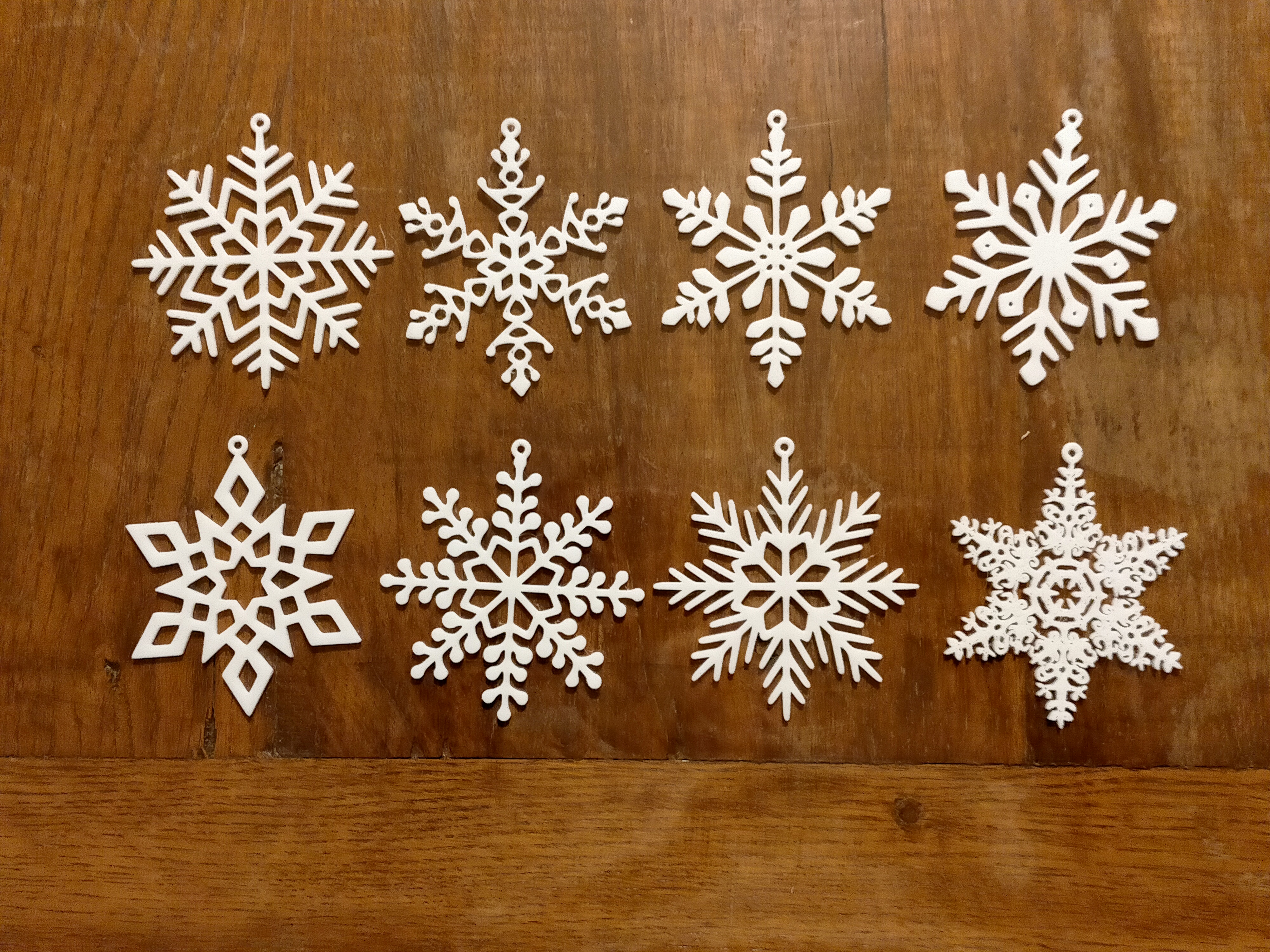 Pack N° 4 - 8 flocons de neige à suspendre - 8 snowflakes to hang preview
