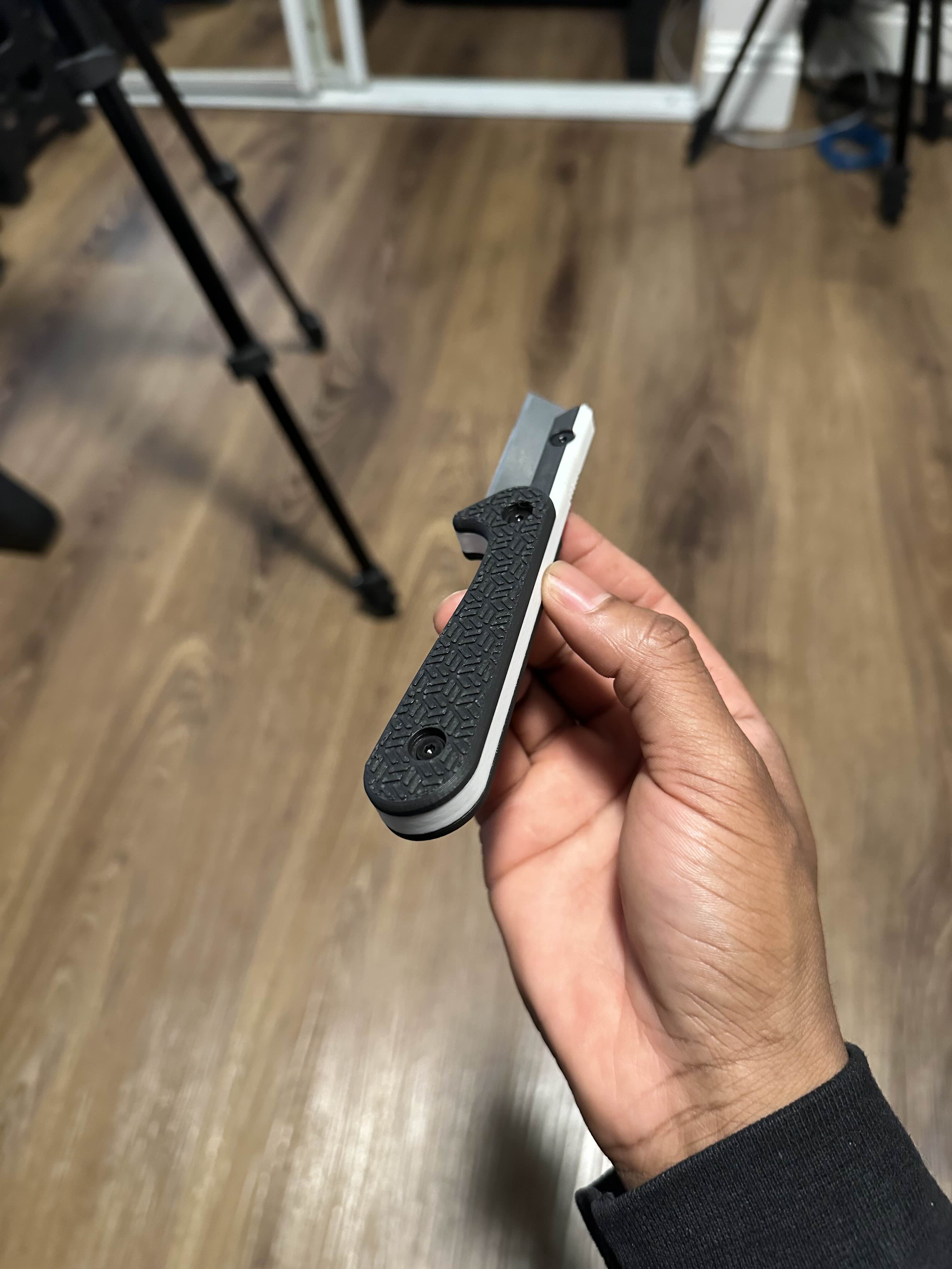 Hexagon Cube Patterned Grip preview