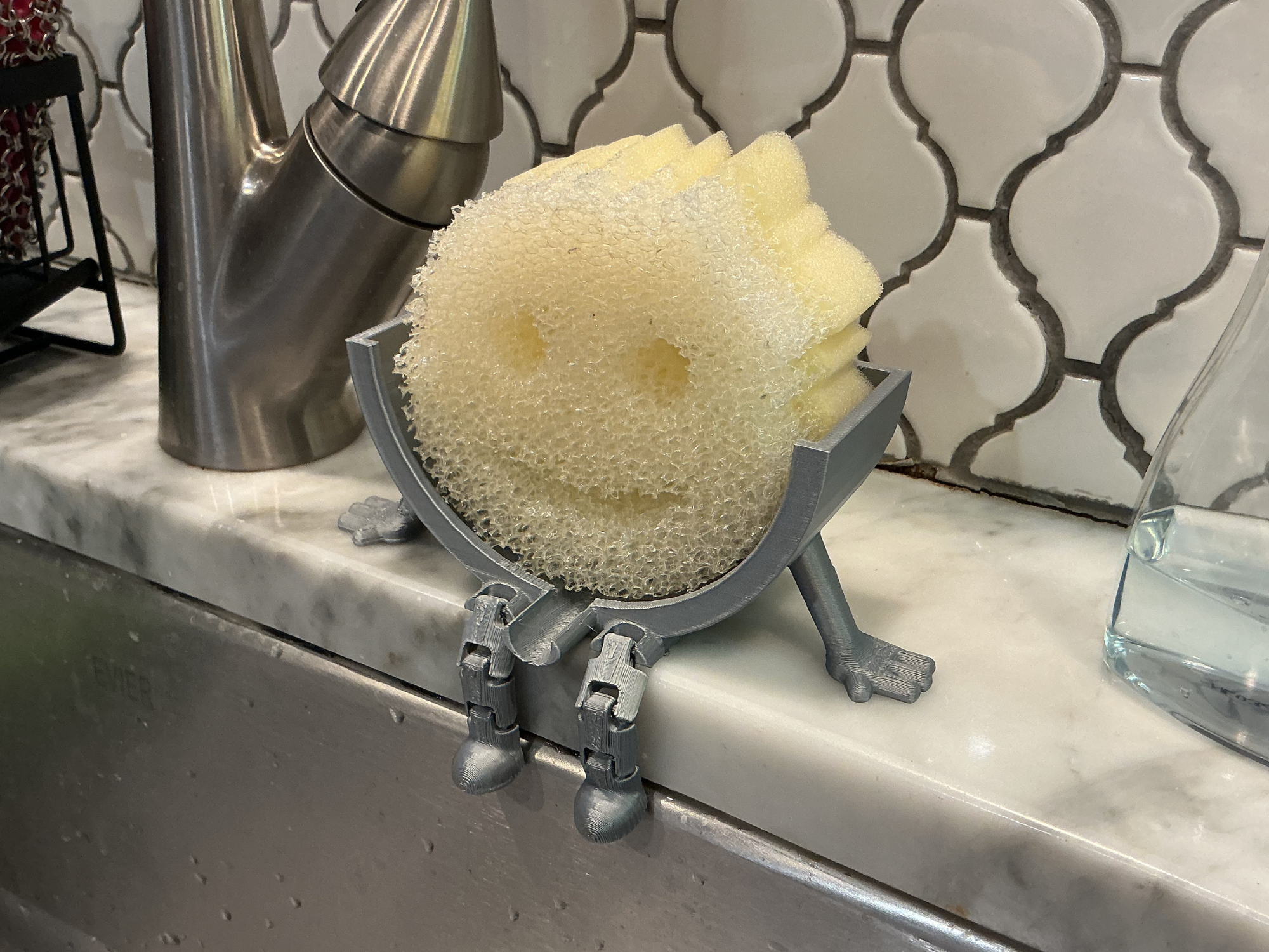 Articulated Scrub Daddy Sink Holder w/ Drain preview 3
