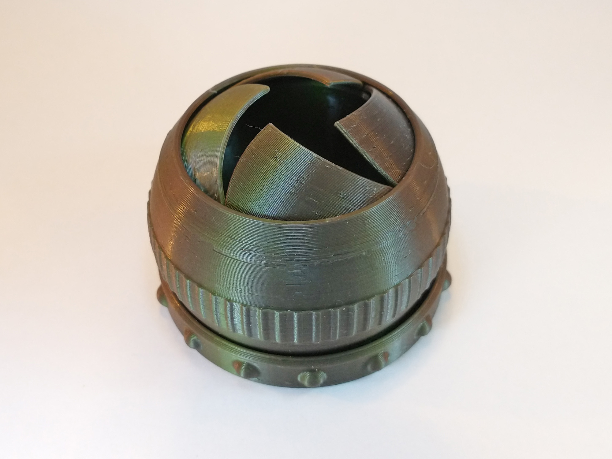 Print-In-Place Iris Box (locking) preview 1