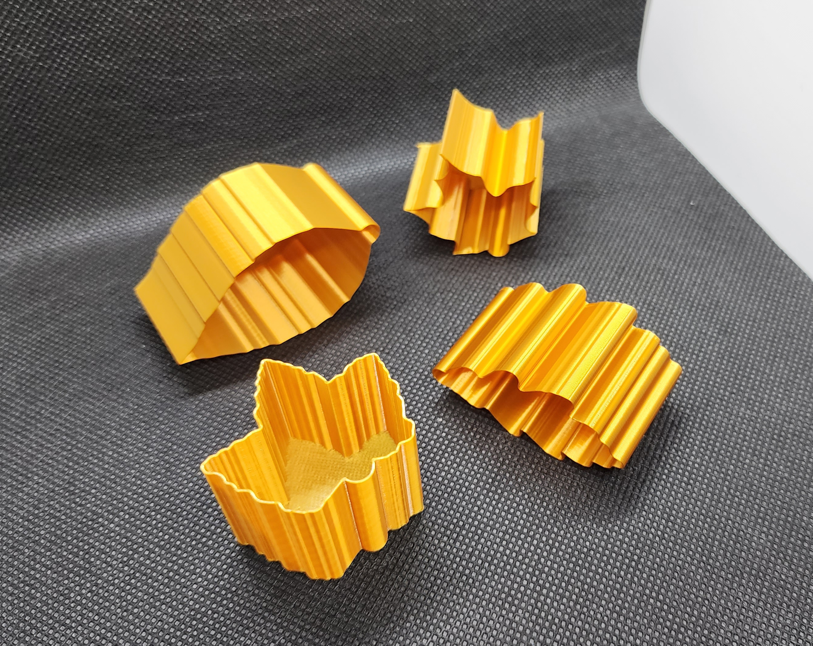 4 Fall Leaf Vases preview 2