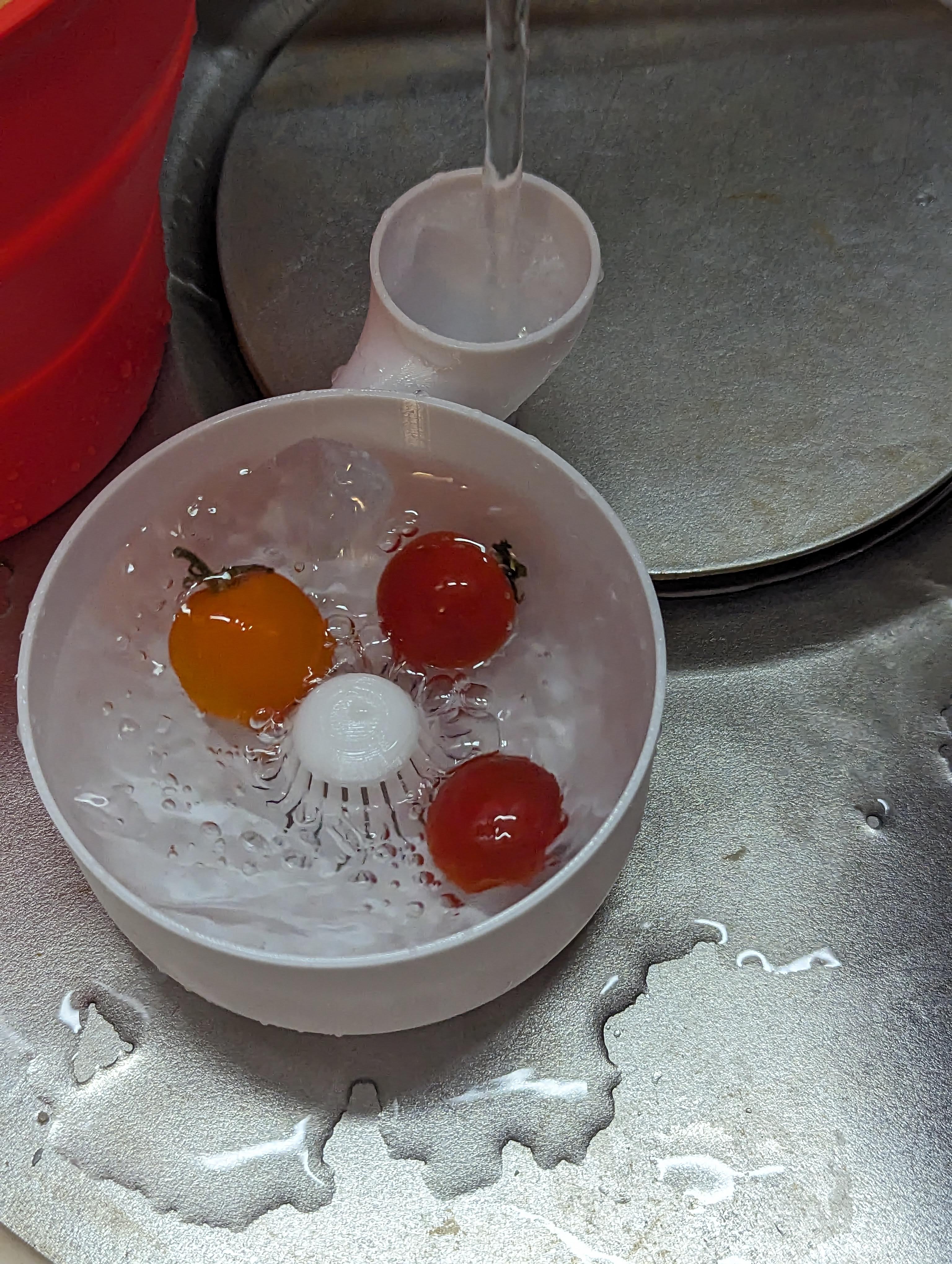 Automatic vegetable and fruit washer- no supports and no assembly required. Small and large sizes preview