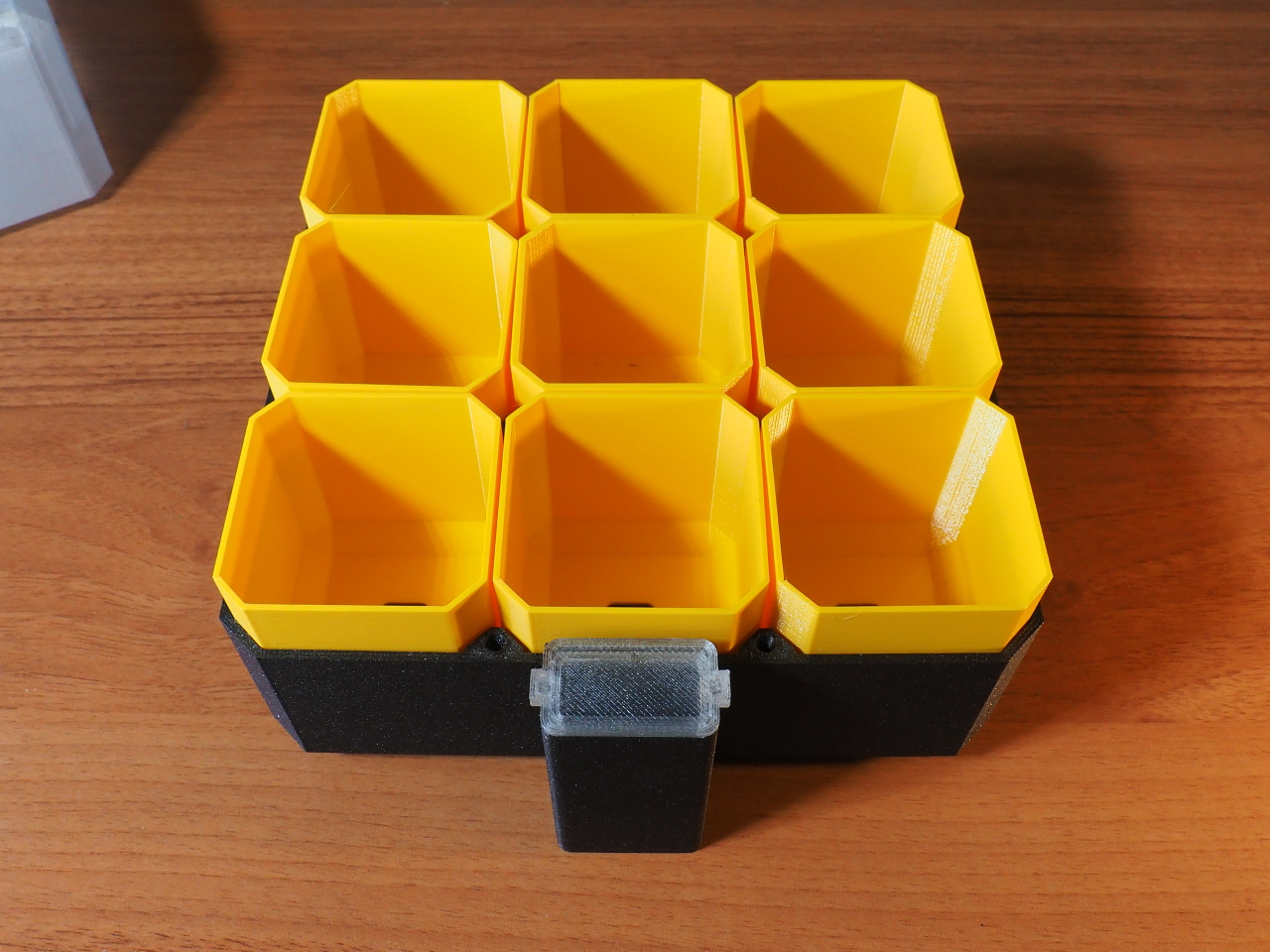 Small Self-Watering Seed Starter preview 4