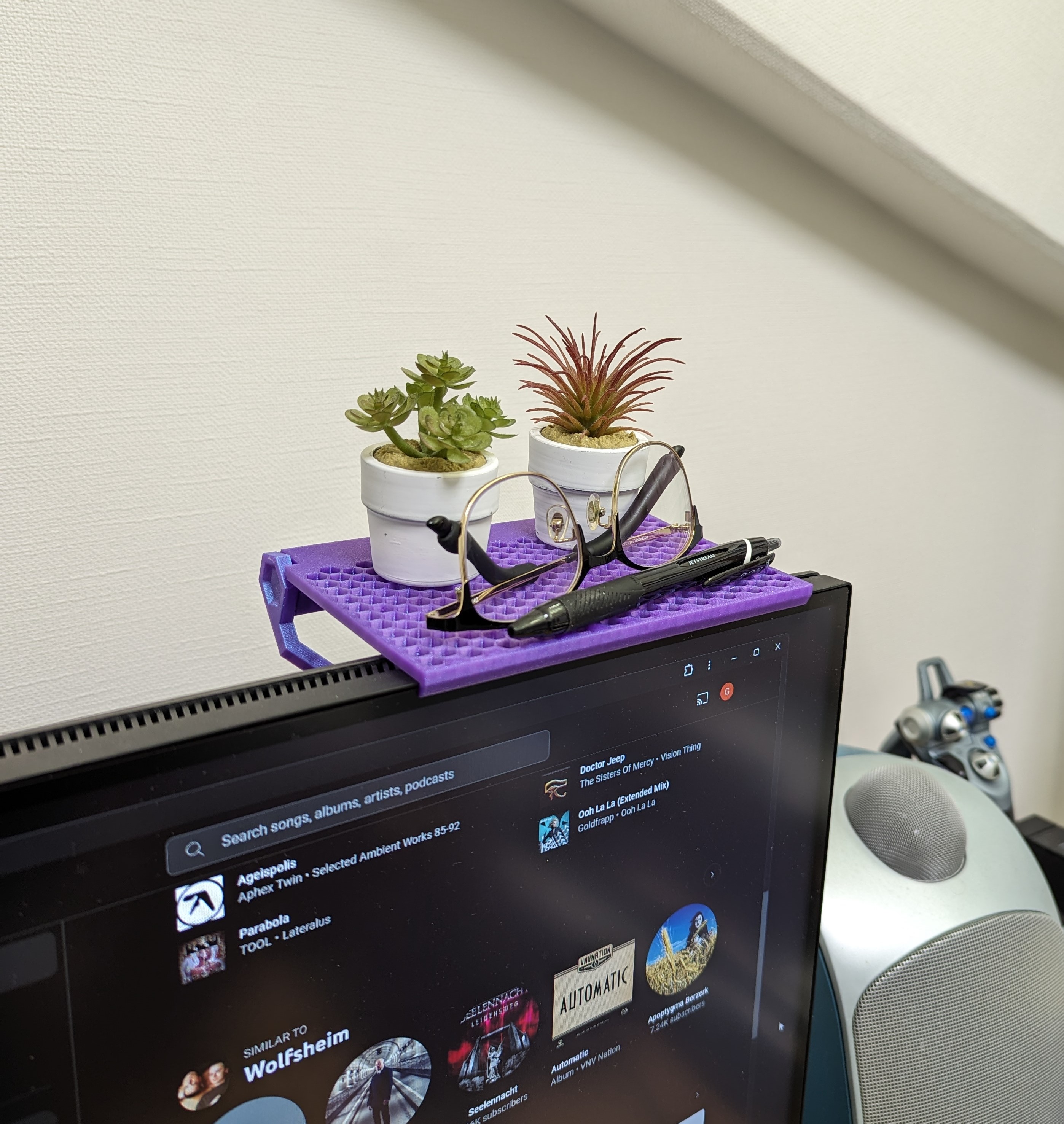 Adjustable Monitor shelf - Fits any display: curved back, thin bezel, laptop, or TV. preview