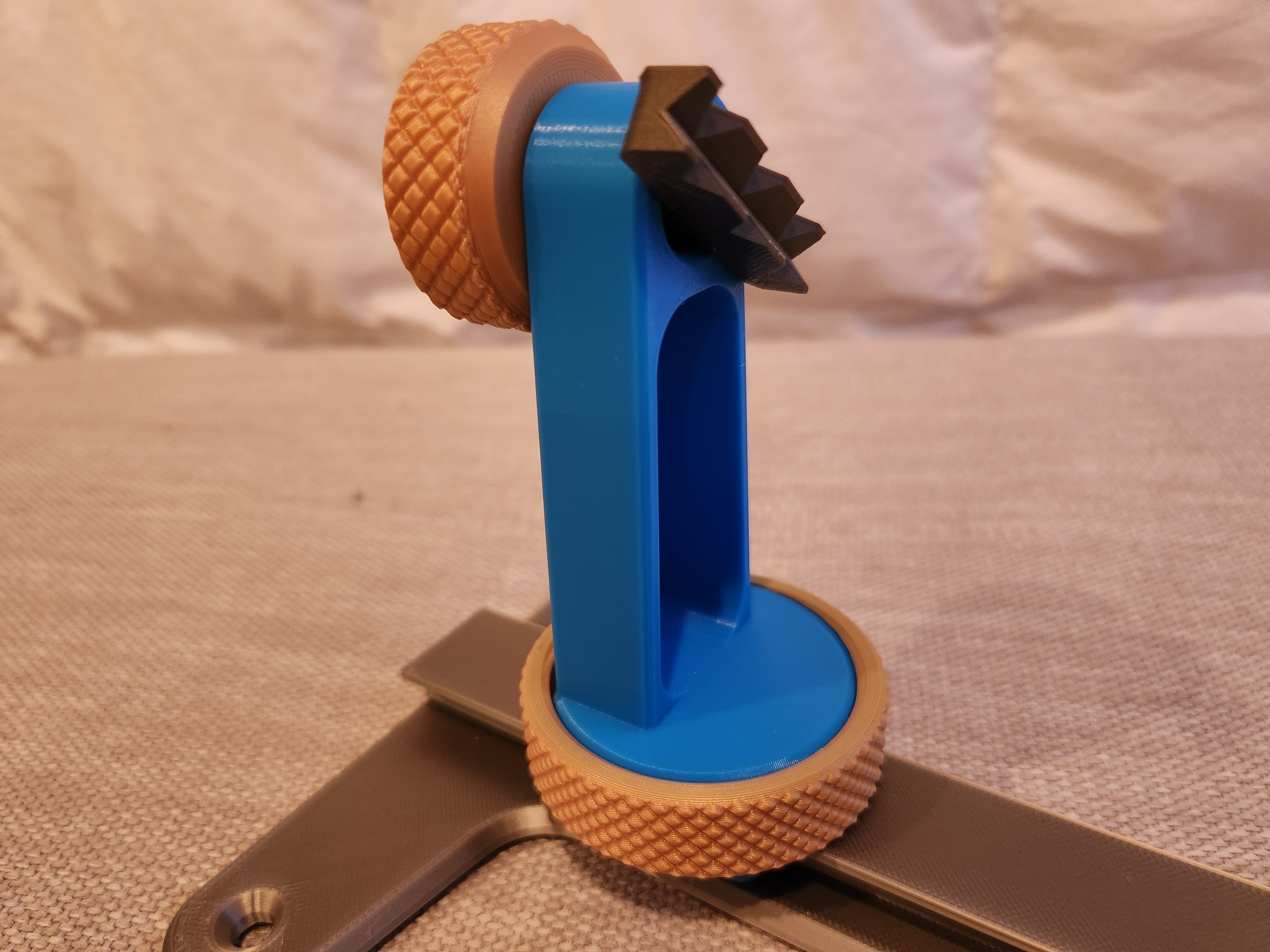 Adjustable PCB Holder Tool preview 2