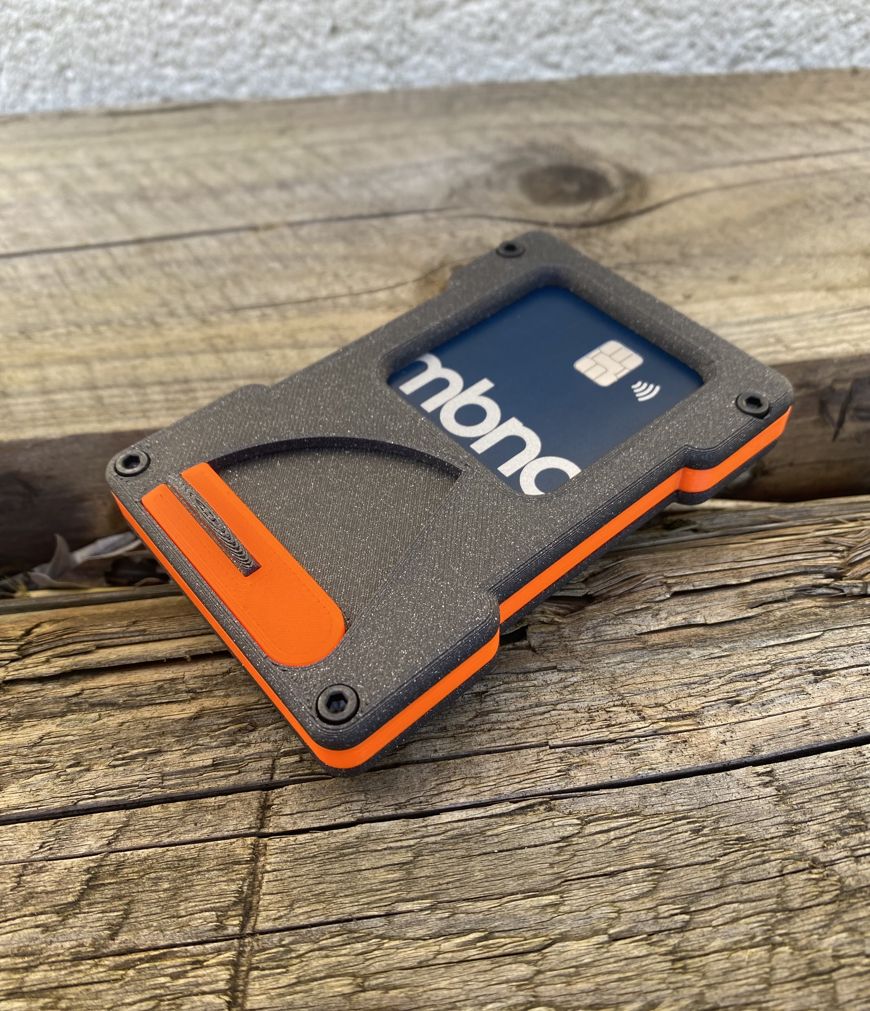 Pop-up credit card wallet spreader with coin/cash storage preview