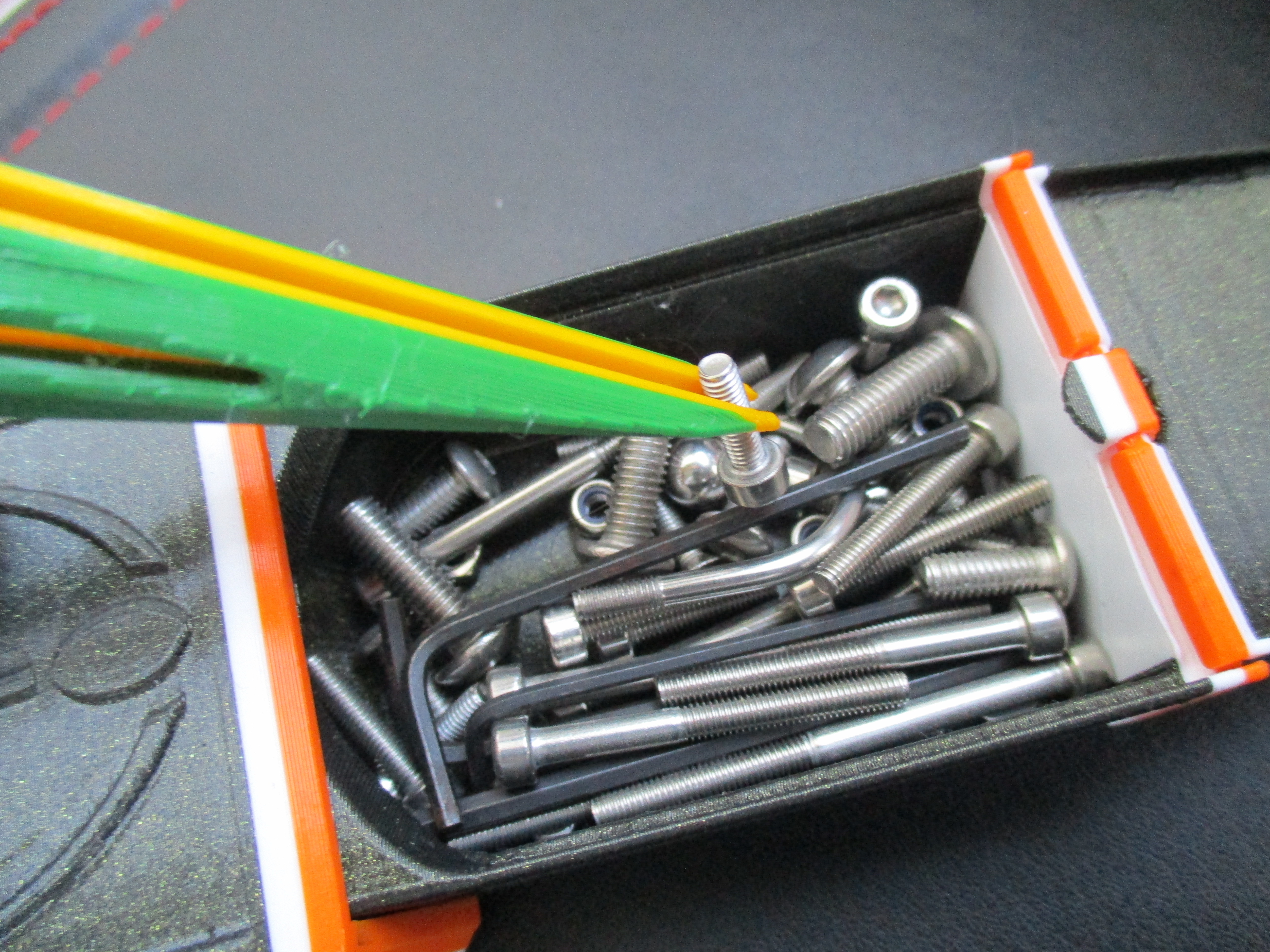 Precision Tweezers v2 - 3D Folding preview 4