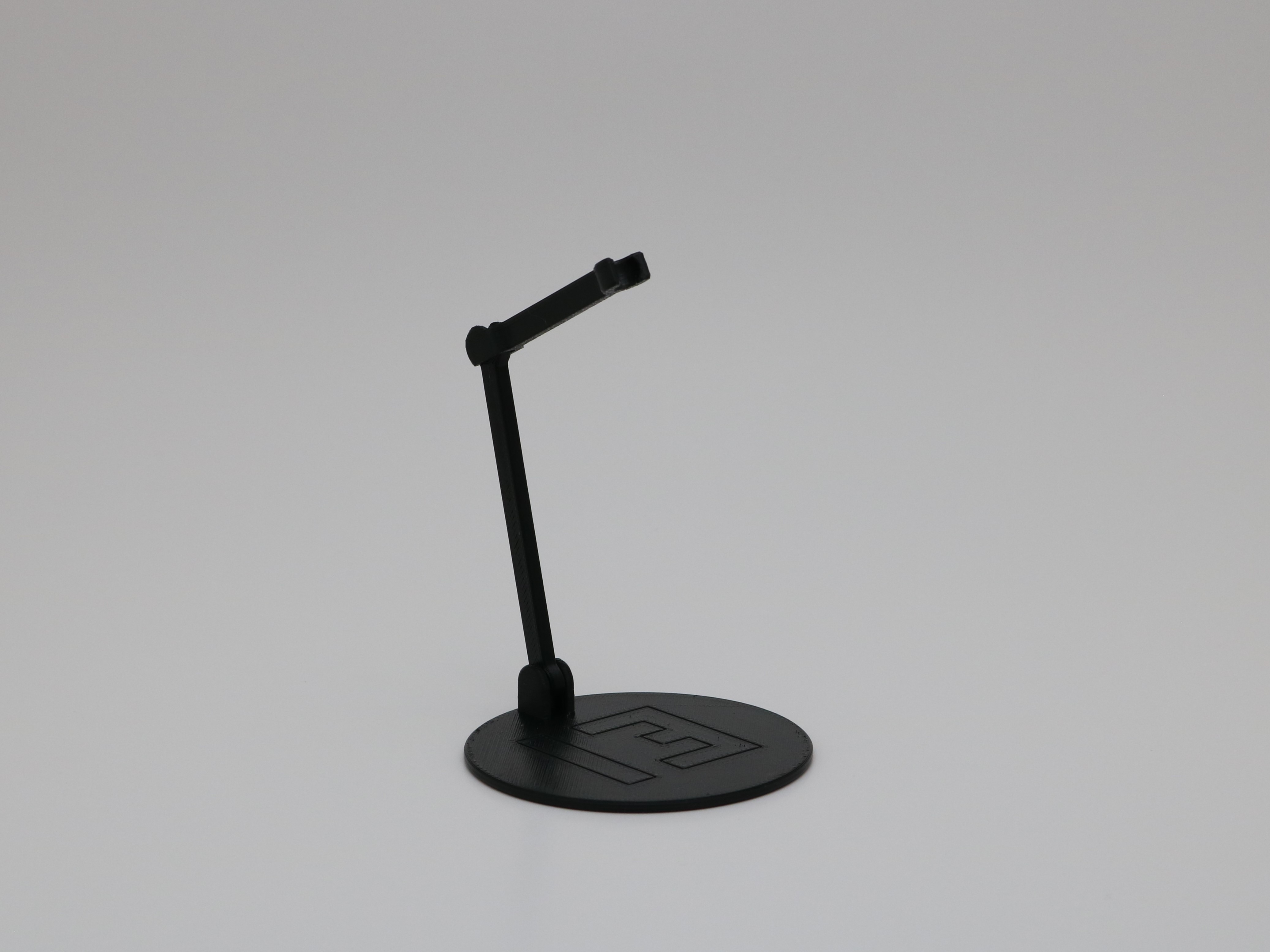 Dummy 13 - simple display stand preview 2