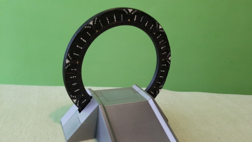 Stargate SGU in an offworld pedestal preview