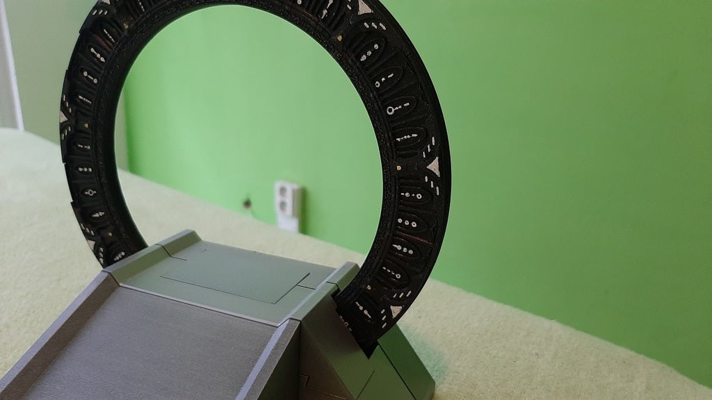 Stargate SGU in an offworld pedestal preview 2