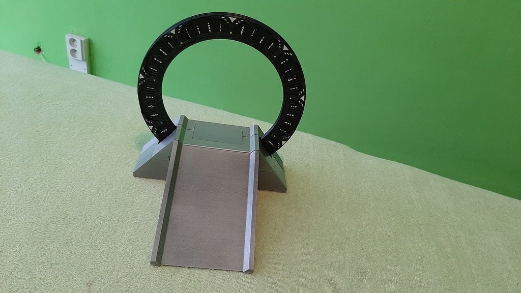 Stargate SGU in an offworld pedestal preview 3