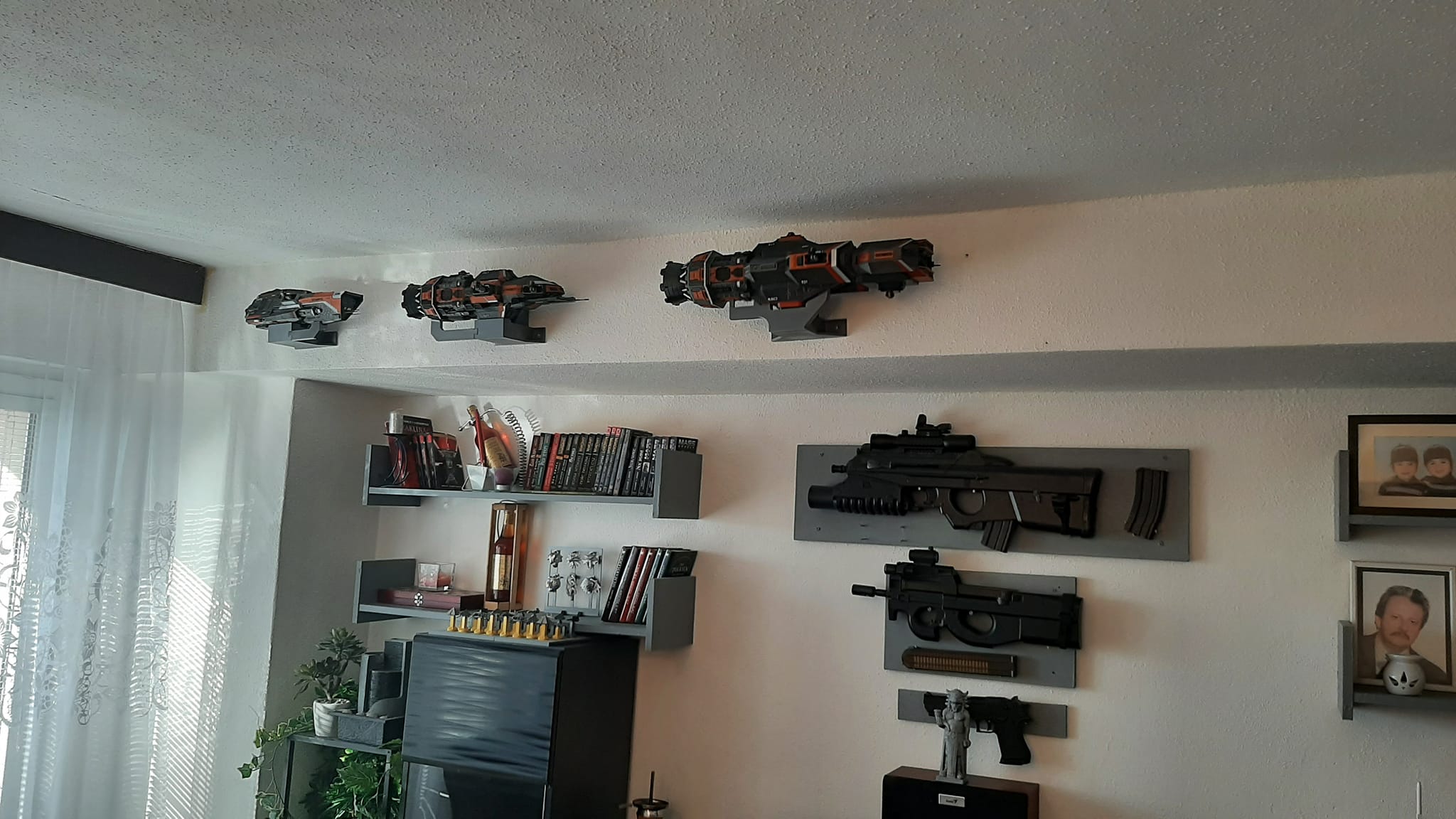 Wall mounted brackets for the MCRN ships preview 2