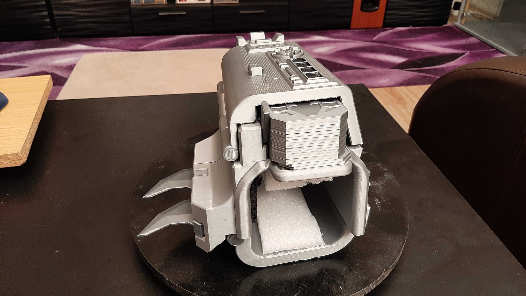 Predator gauntlet with the retractable shield preview 2