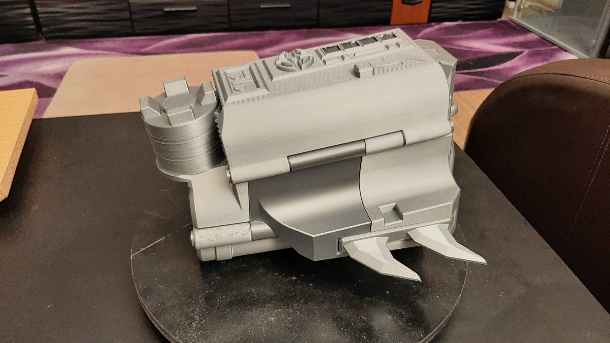 Predator gauntlet with the retractable shield preview 4